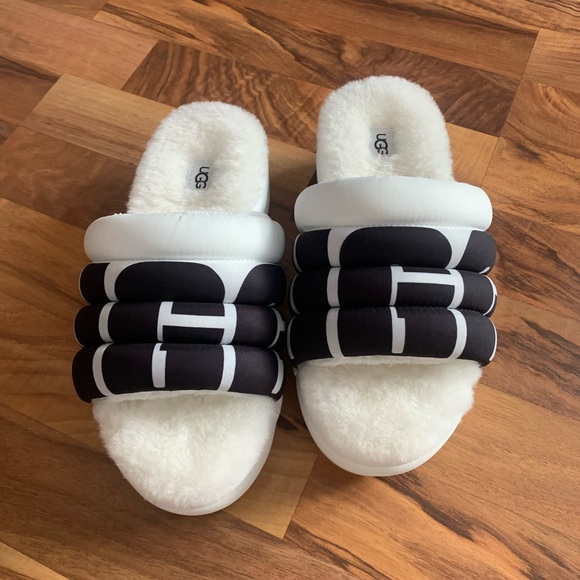 UGG Shoes - Ugg maxi logo platform slippers slides NWT MSRP $120